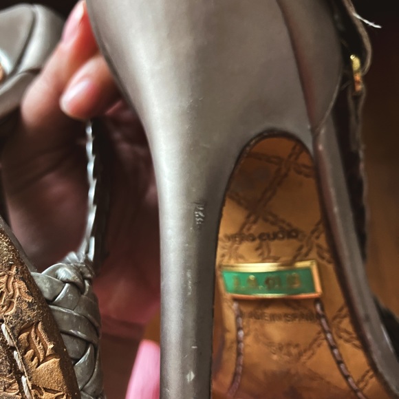 L.A.M.B. STILETTOS | METALLIC TAUPE | SIZE 5 1/2 - Picture 4 of 8